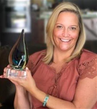 Carla (Oliver) Barrentine holding DSA award